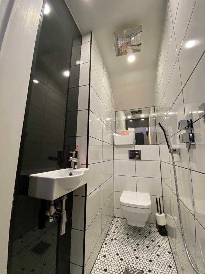 Apartamento Lovely 3 Bed With Jacuzzi, Close To Airport, Driveway, Wifi Edimburgo Exterior foto